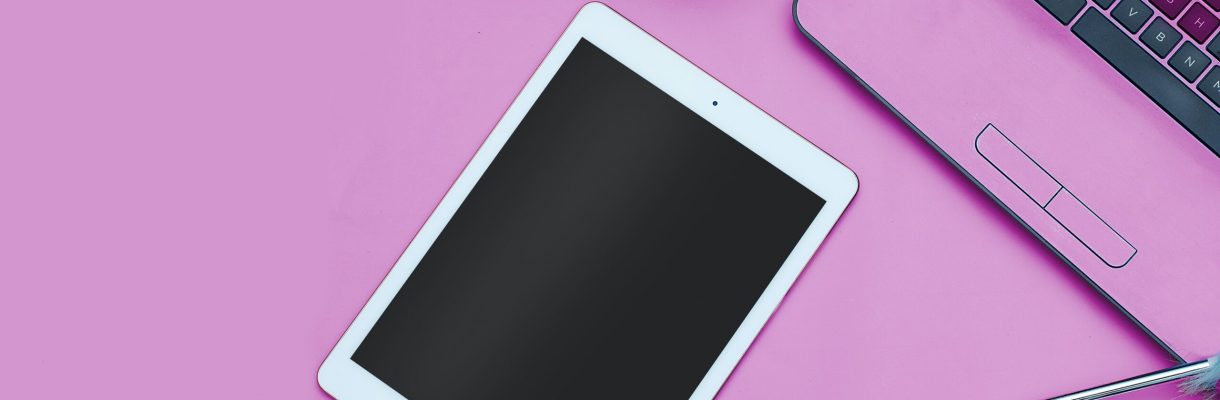 IPad, Laptop, Notizblock_pexels-adrienne-andersen-2351844 IPad, Laptop, Notizblock